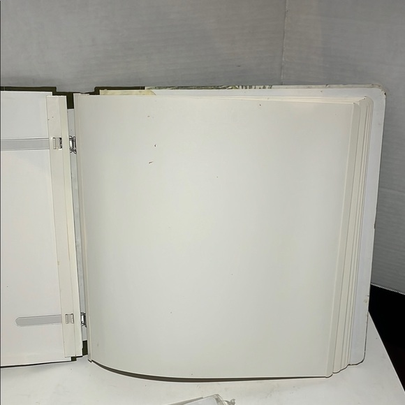 Scrapbook Album with Protective Sleeves - Picture 12 of 12